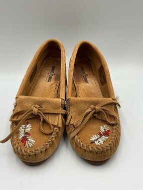 Minnetonka Moccasins Size 7 Tan Suede Beaded Fringe Moccasins